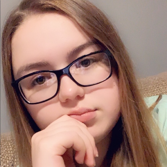 Meet your Posher, Alexus - Picture 1 of 1